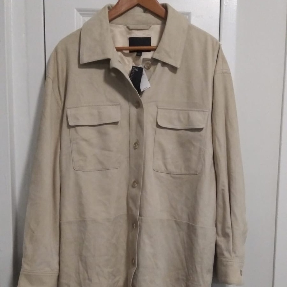 NWT-Banana Republic suede beige shirt - Picture 5 of 11